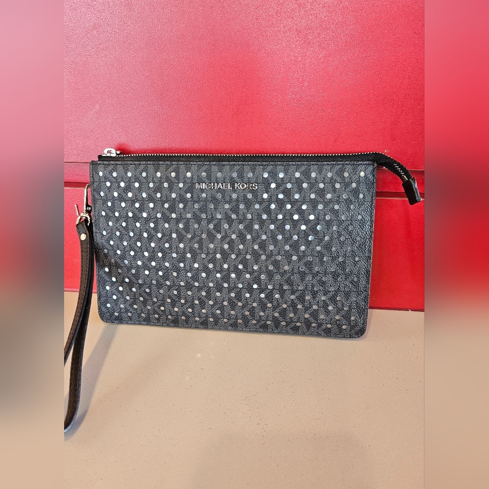 Euc Michael kors canvas wristlet